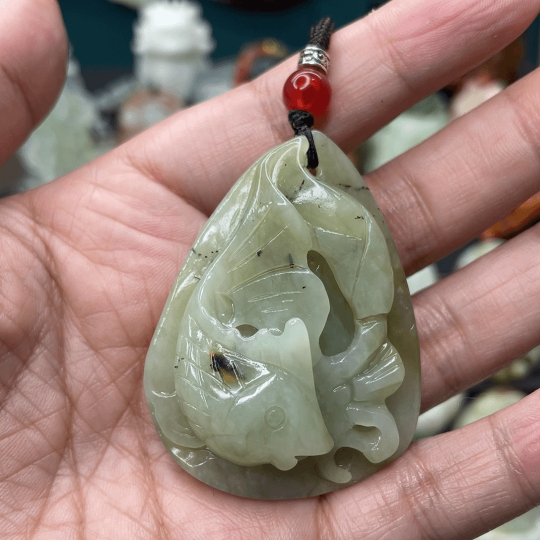 蛇纹石玉颈饰未镶嵌