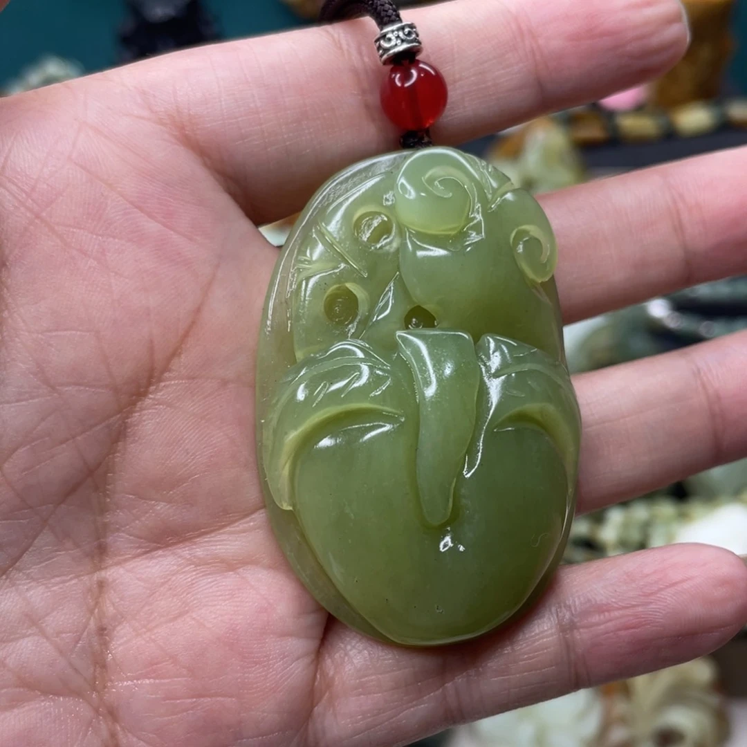 蛇纹石玉颈饰未镶嵌