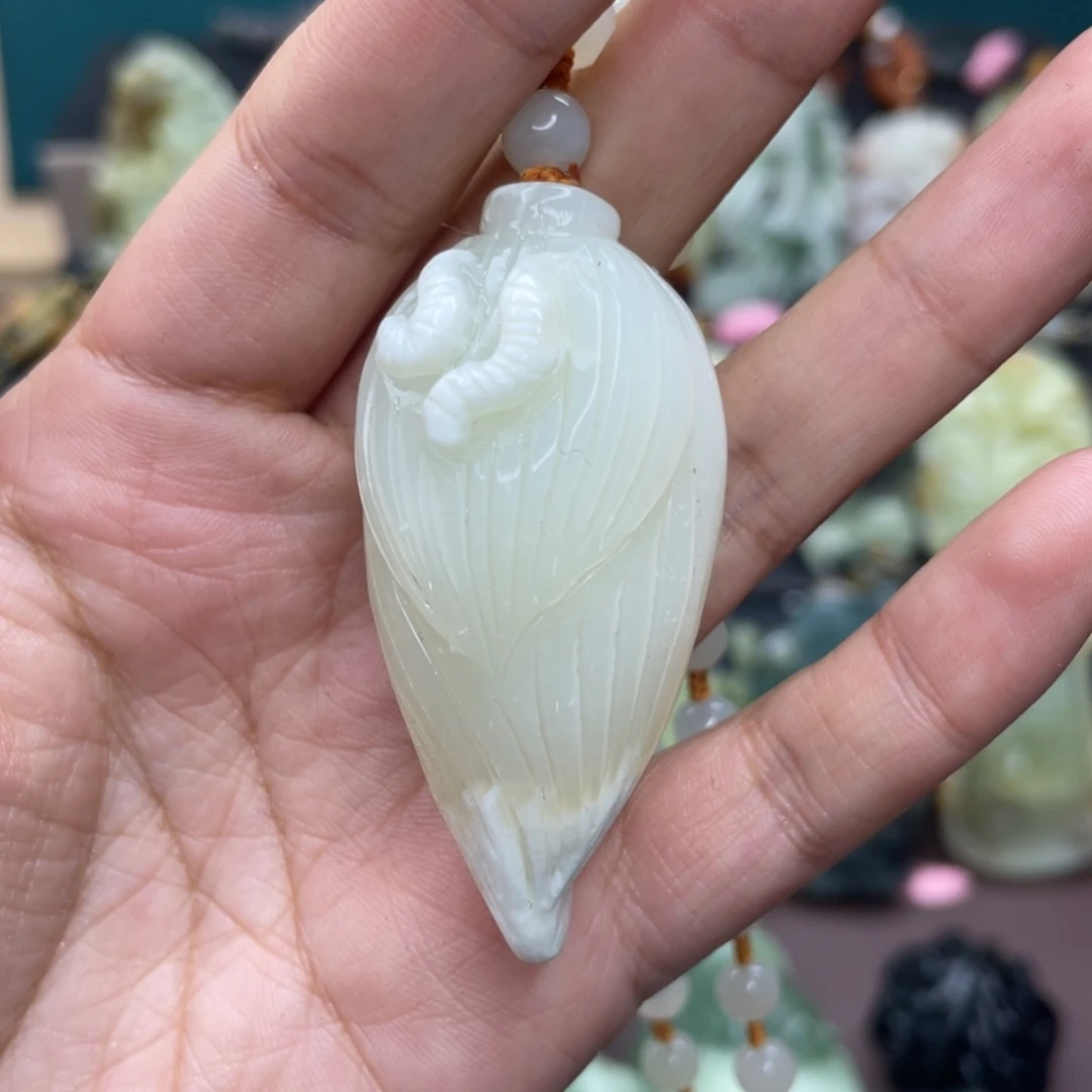 蛇纹石玉颈饰未镶嵌