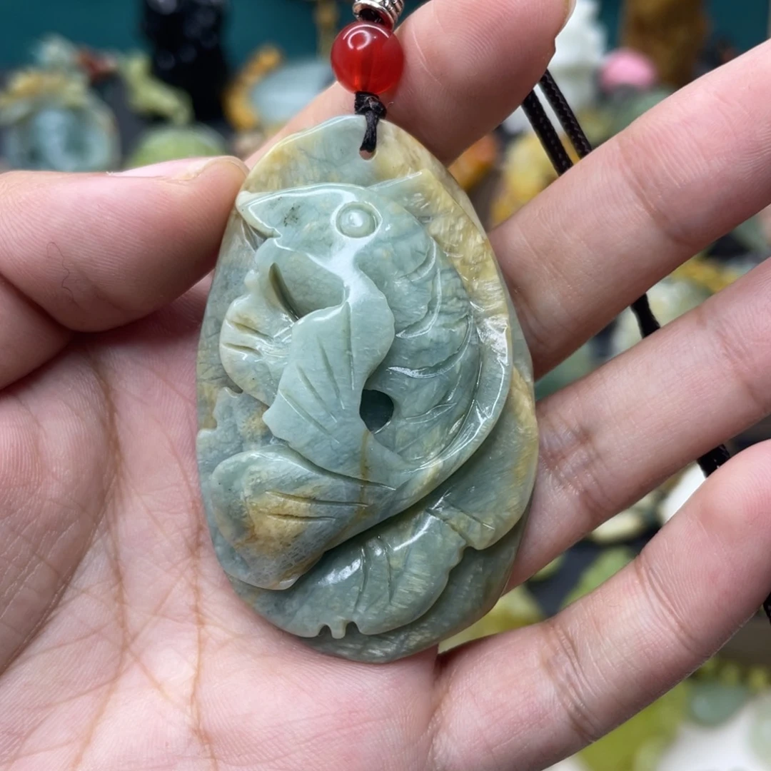 蛇纹石玉颈饰未镶嵌