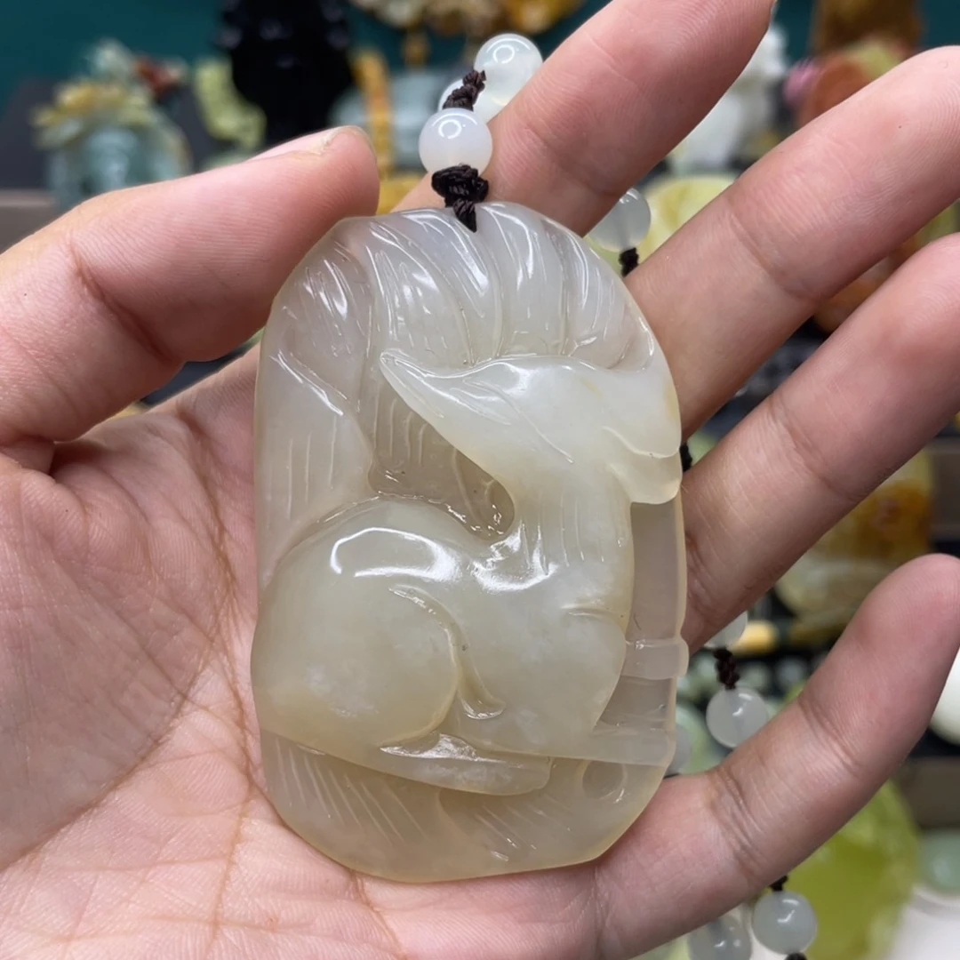 蛇纹石玉颈饰未镶嵌