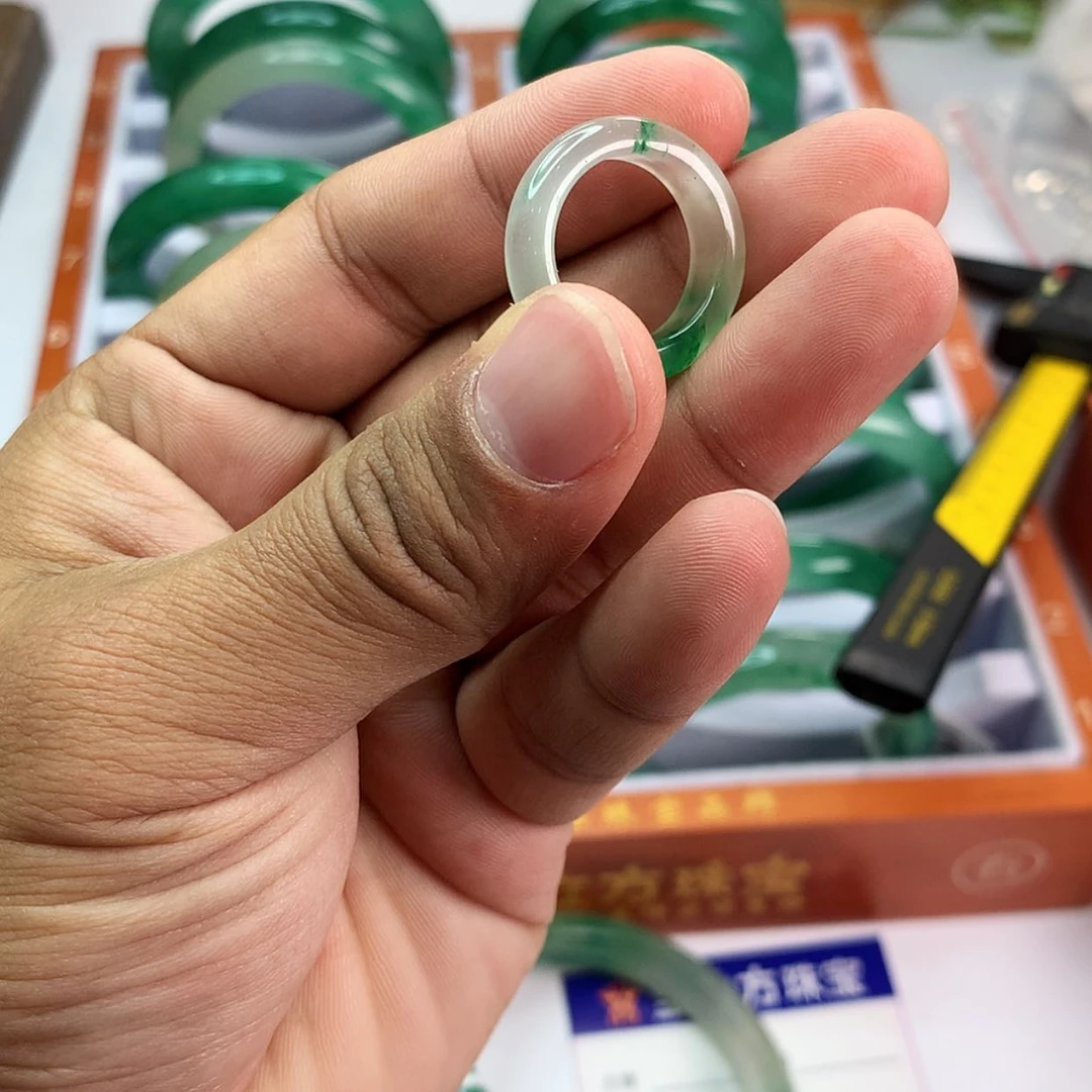 【闪购商品】石英质玉手镯合金