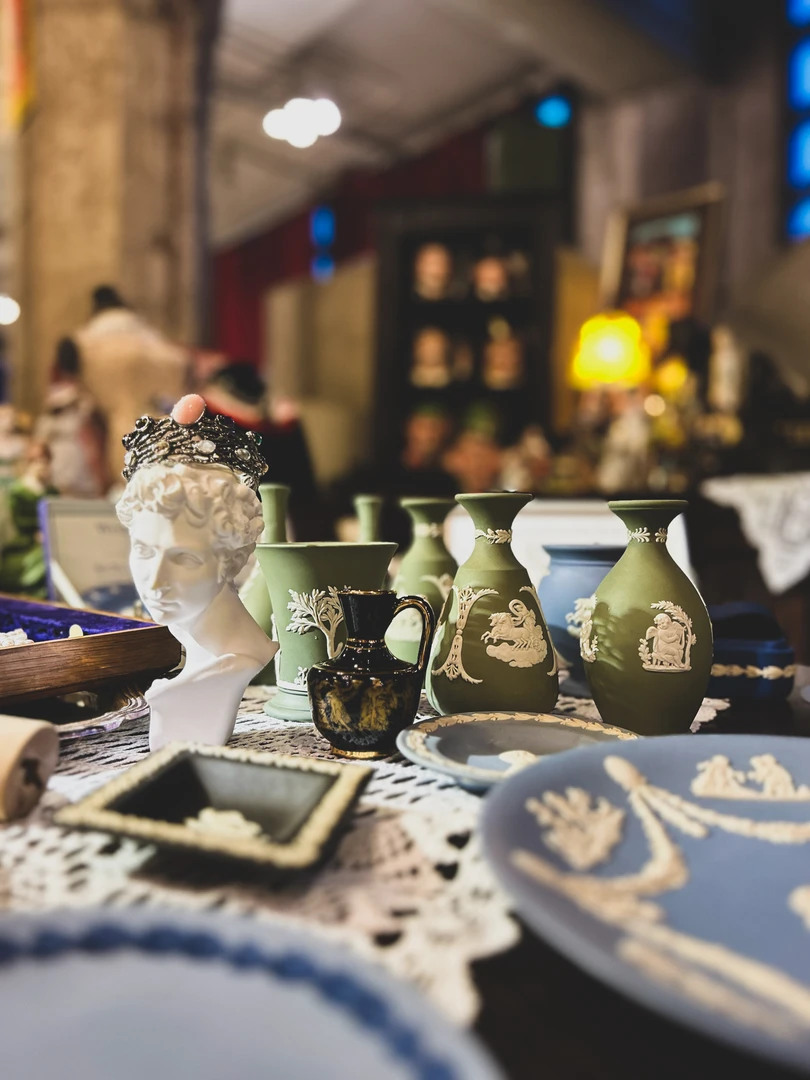 英国韦奇伍德浮雕瓷器