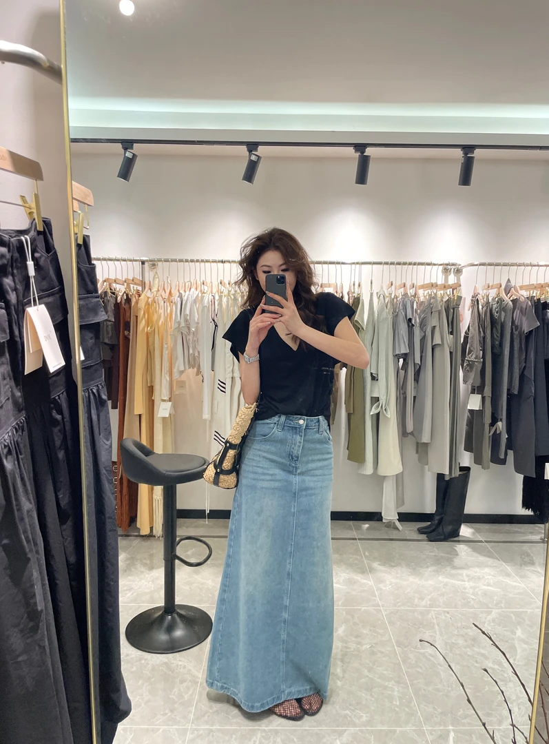 DOU×【曼妙黑白】初春新款纯欲高级感V领鱼骨收腰显瘦褶皱短袖