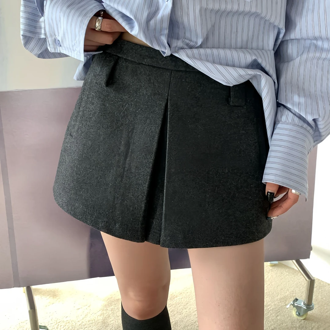 DOU×【低音贝斯】初春新款百搭刚需原创设计简色中低腰毛呢短裤