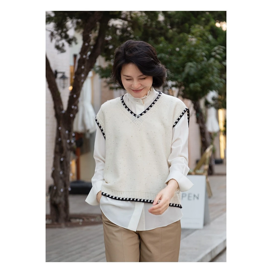 我是摩羯 金银豆纱 黑白100山羊绒Chan*l手钩边V领打底针织衫上衣