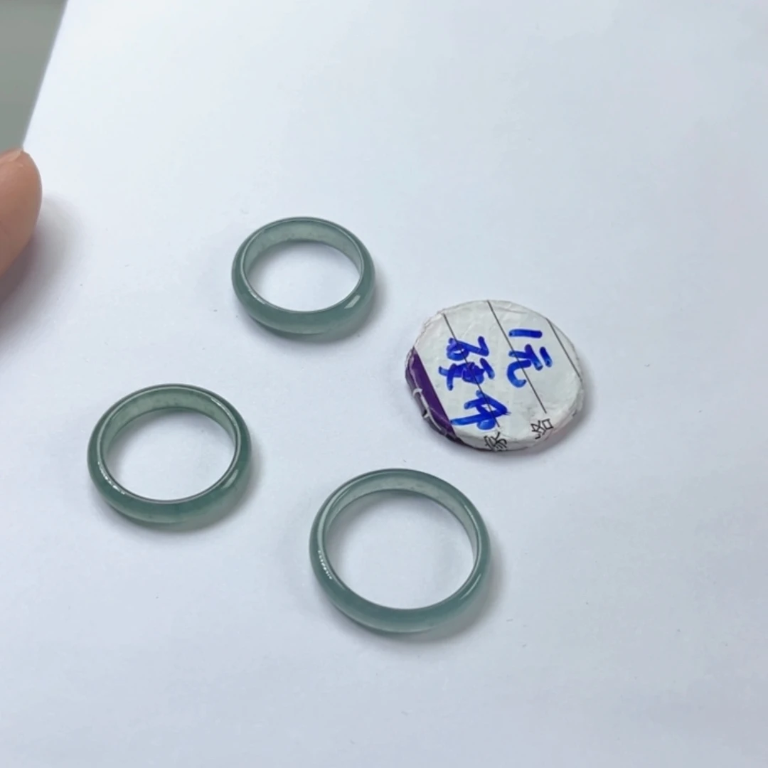 【闪购商品】翡翠戒圈未镶嵌多样性发其中一个