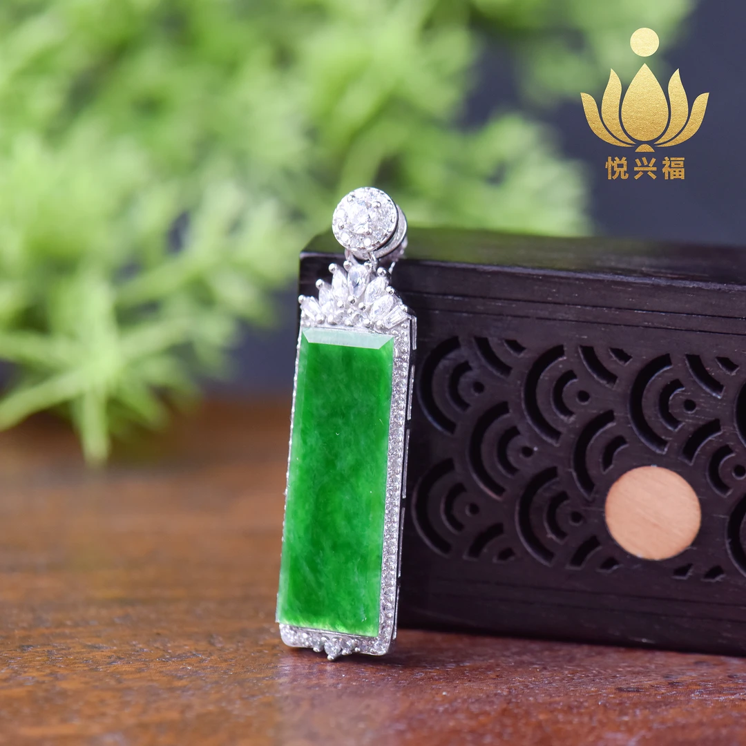 缅甸A货翡翠S925银龙石种满绿满钻豪镶无事牌吊坠多样性发不赠链