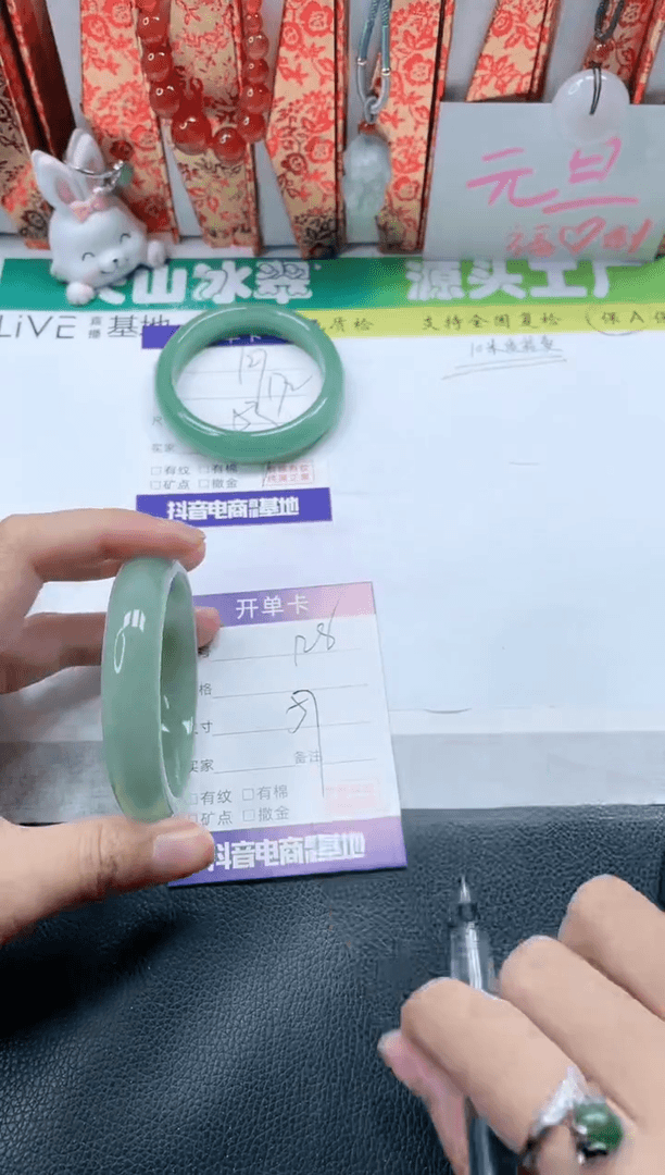 【闪购商品】石英质玉手镯未镶嵌128-57