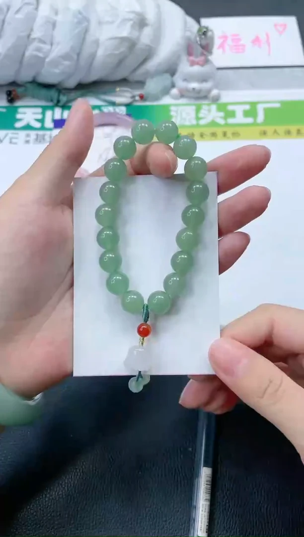 【闪购商品】石英质玉手镯未镶嵌绿色手链