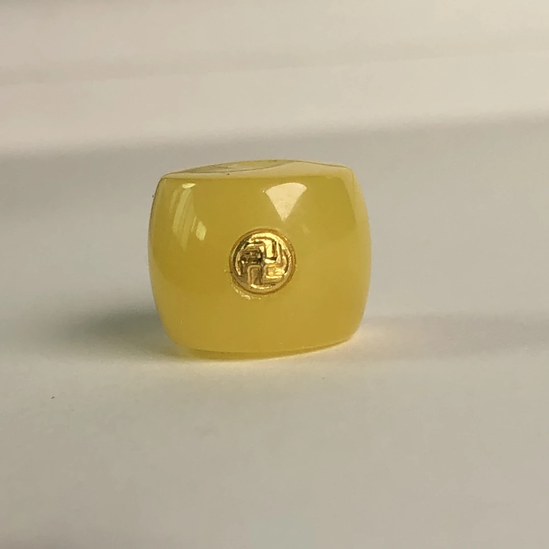 直切金标 24蜜蜡，手工俄料，直径10.5mm左右，多样性发货发一颗