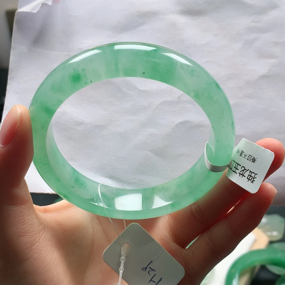 【闪购商品】石英质玉手镯58未镶嵌小*