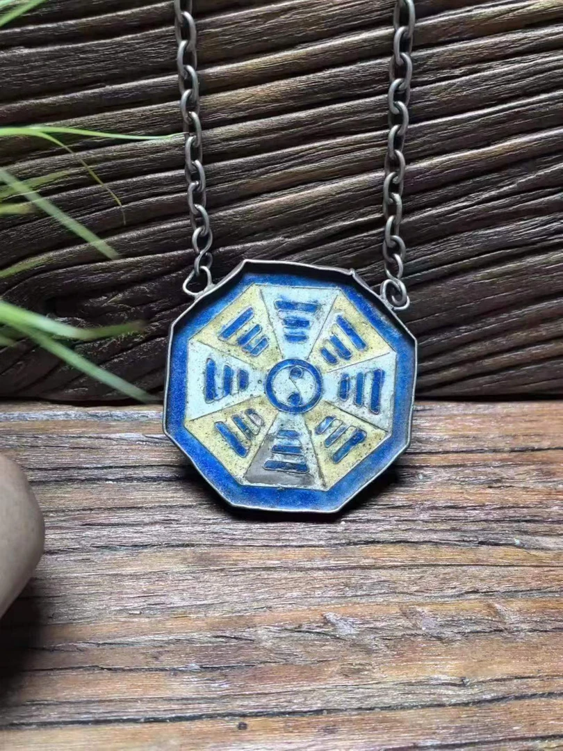 坠链均800银珐琅 老银烧蓝，五蝠捧寿