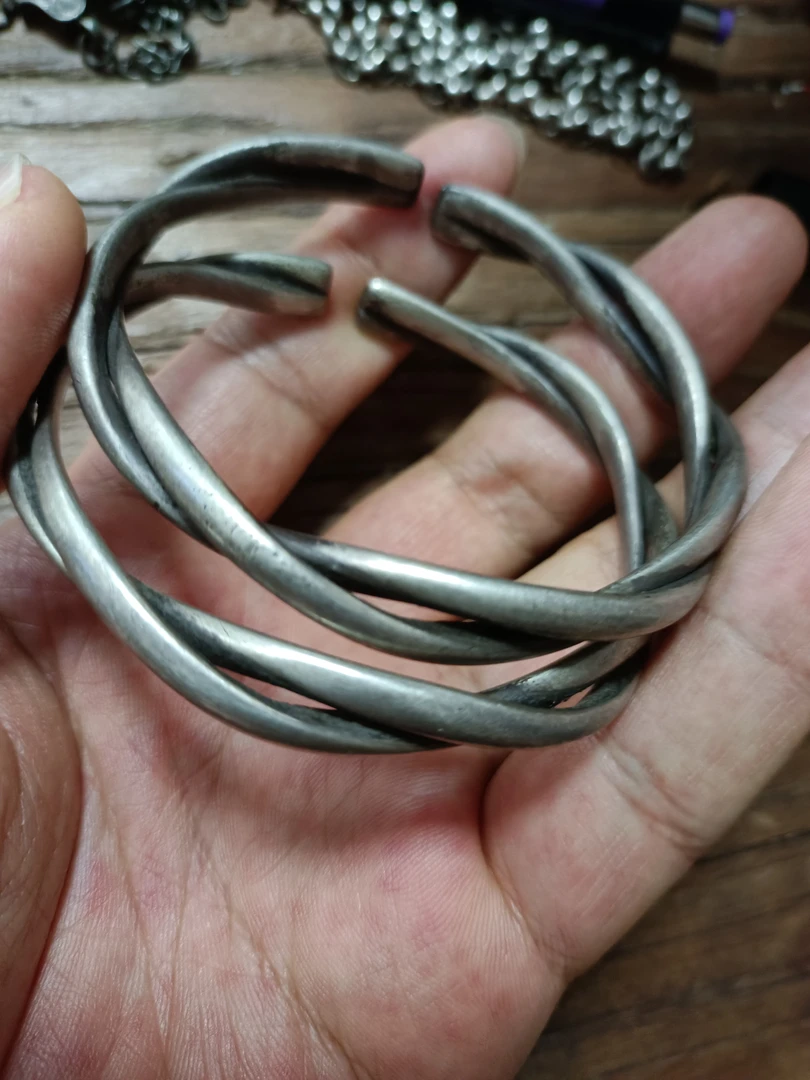 800银手镯 老银麻花手镯单只，如图