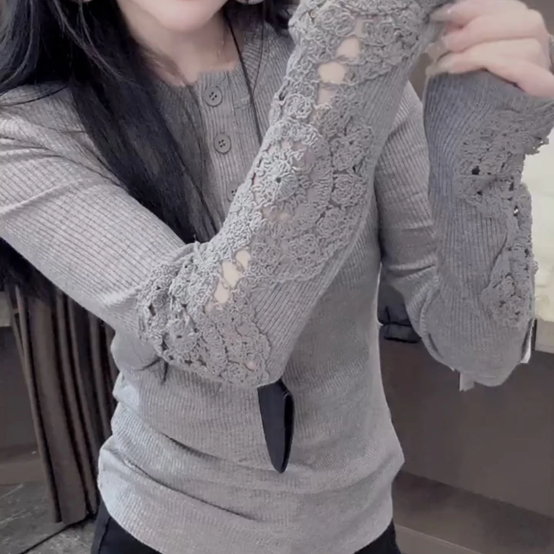 秋冬新款钉扣半开领修身显瘦蕾丝拼接袖打底上衣
