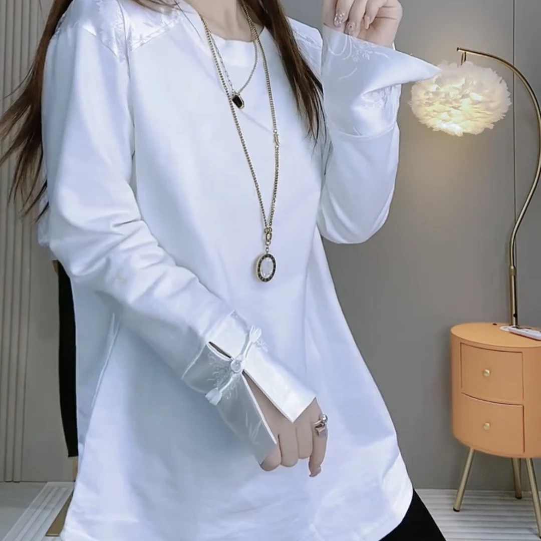 新款时尚遮肉显瘦圆领拼接缎袖宫廷风扣大衫