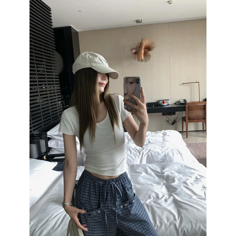 小君君布兰妮 纯欲天花板 U领舒适骨感上衣掐腰显瘦百搭三色bi收T