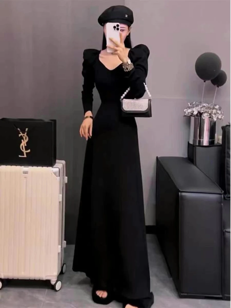 法式高级感针织连衣裙女秋季2024新款名媛V领泡泡袖修身打底长裙