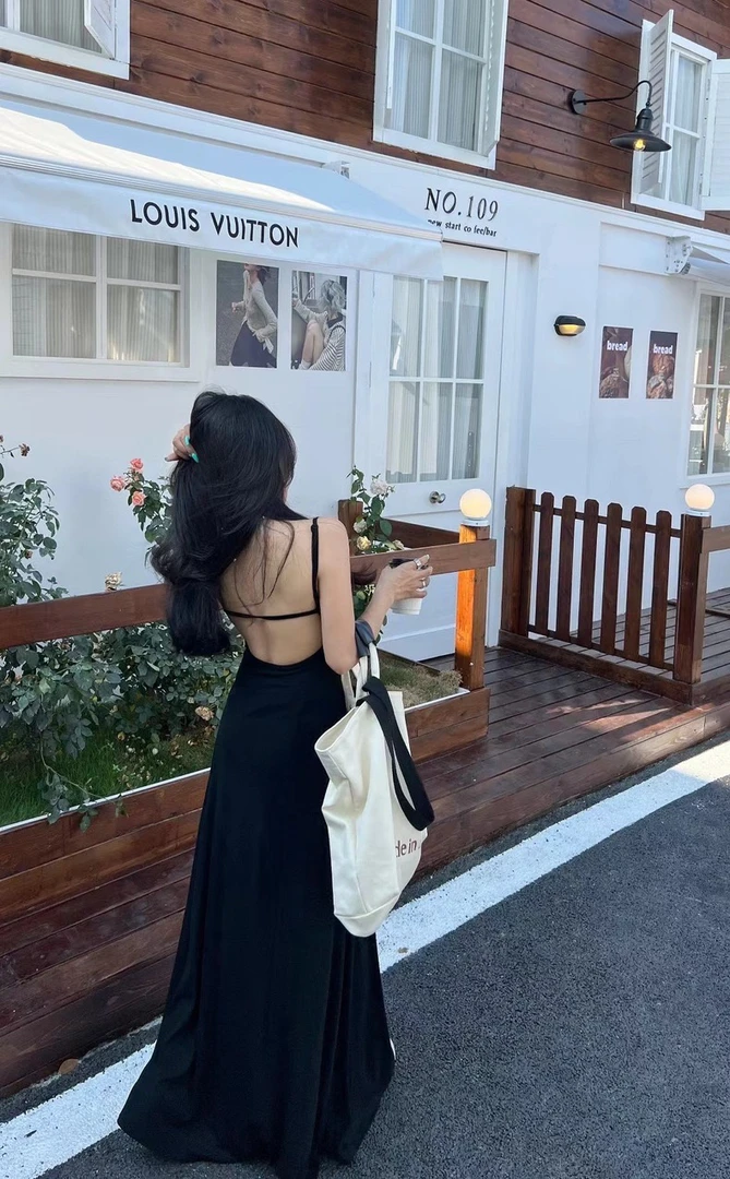 YuYu家夏季韩国设计感露背裙度假风辣妹带胸垫中长款吊带连衣裙