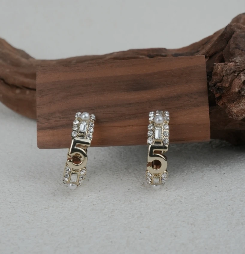 铜合金合成锆石耳饰 6383轻奢气质时尚百搭简约精致数字设计感