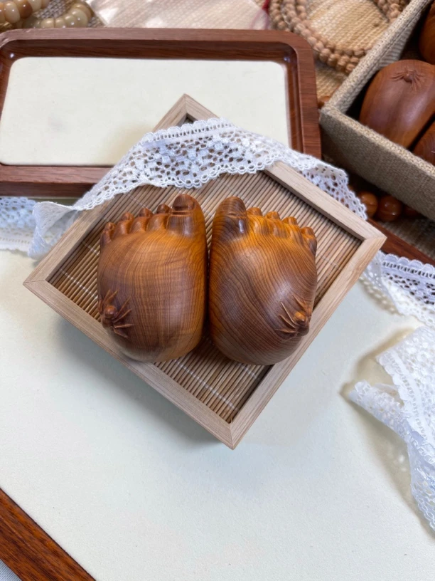 《胡老师同款脚丫》崖柏木雕陈化料知足常乐手把件车挂件