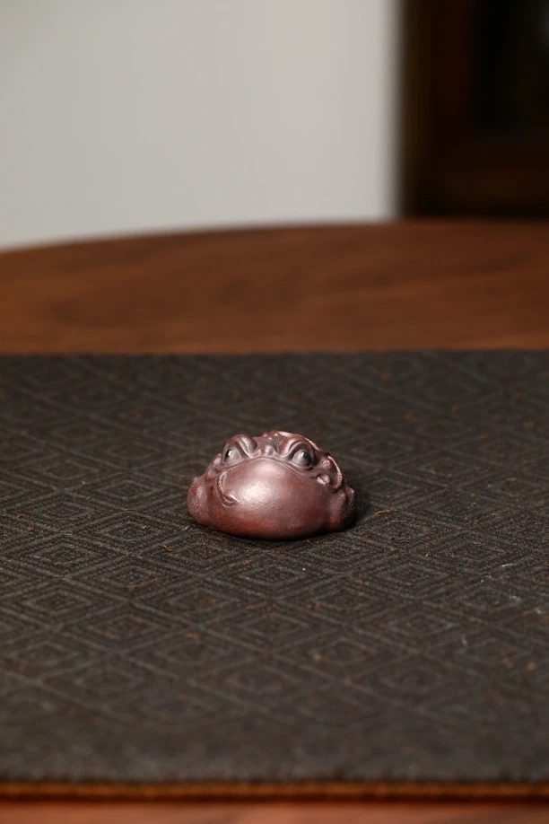 青手制砂茶宠金蟾招财摆件