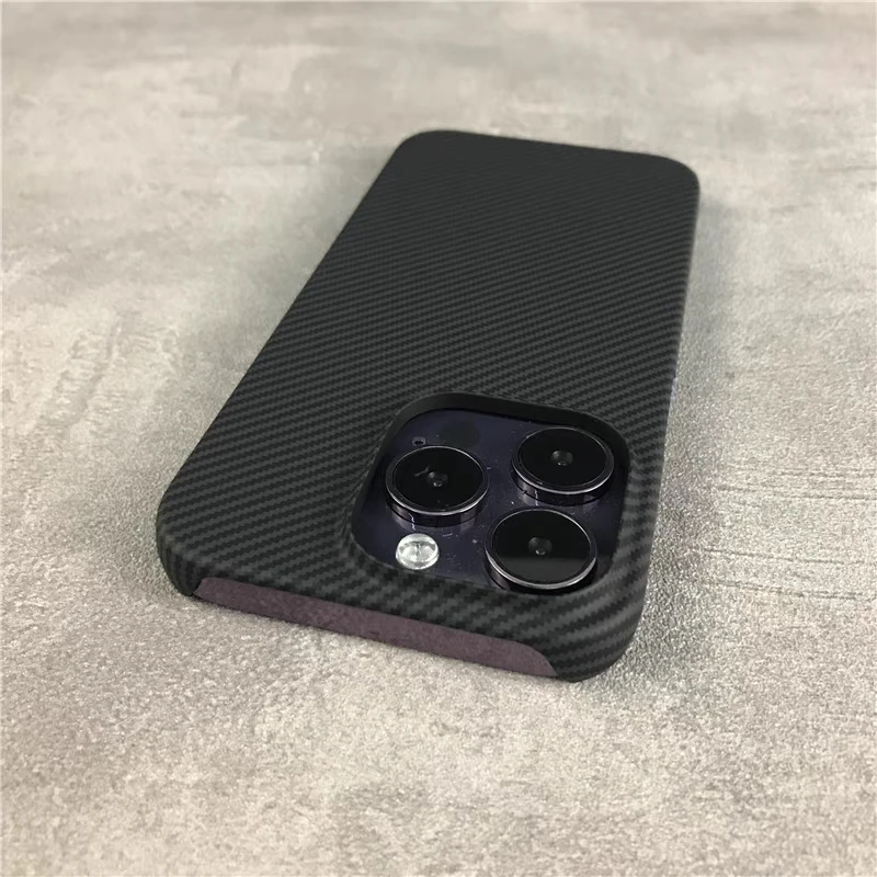 商务黑色简约凯夫拉碳纤维纹适用苹果17promax手机壳iPhone16超薄