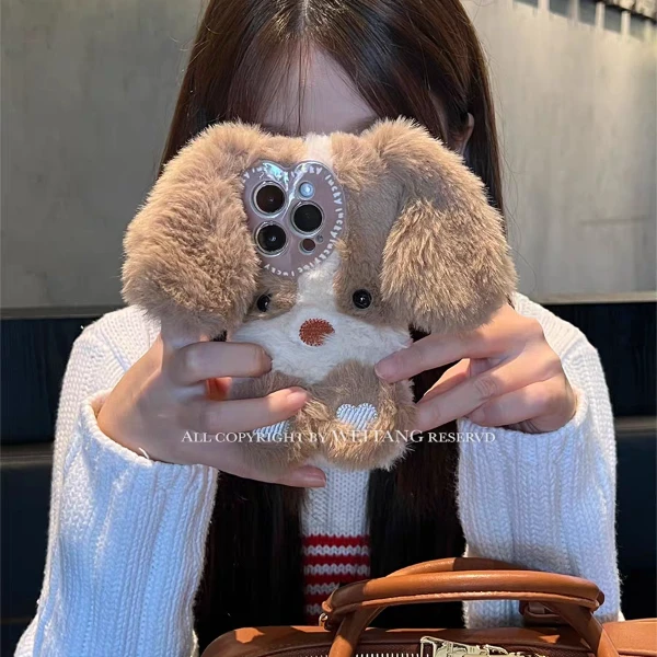 秋冬卡通可爱棕色毛绒小狗苹果14promax手机壳iPhone15全包少女13