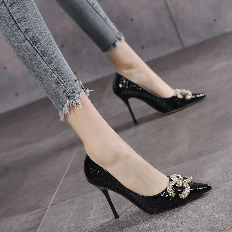 小码313233气质软皮高跟鞋女2024秋新款大码41一43尖头细跟单鞋女