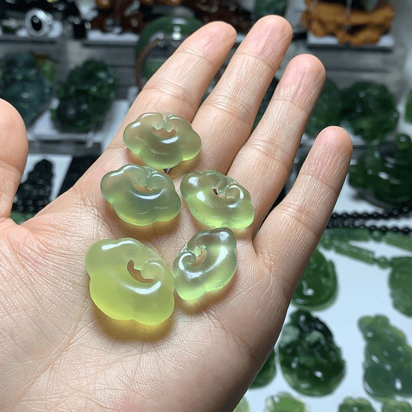 【闪购商品】蛇纹石玉颈饰未镶嵌蓝**云