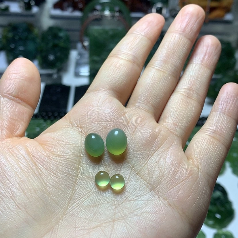 【闪购商品】蛇纹石玉蛋面未镶嵌白*