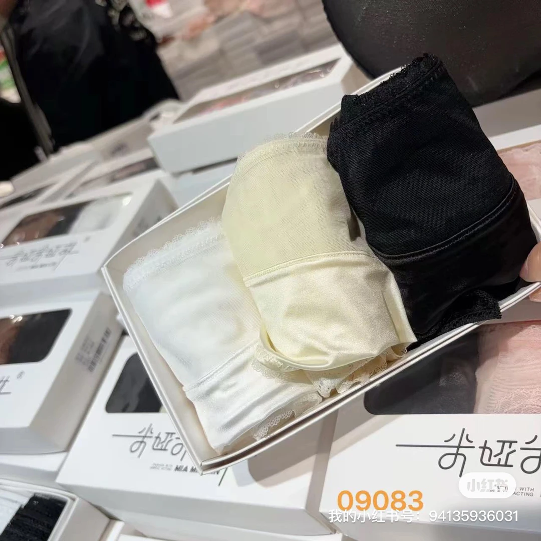 新款法式缎面中高腰包臀透了气纯绵内档女式内裤蕾丝内衣