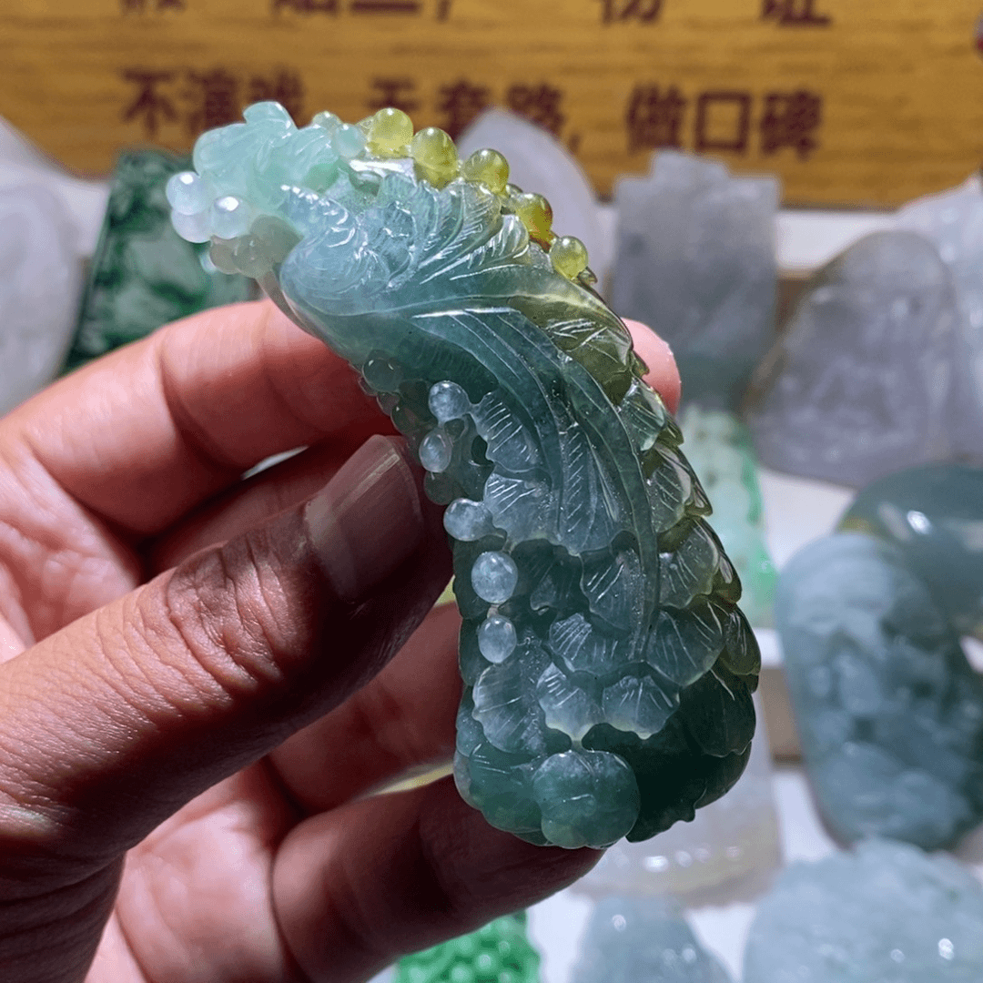 翡翠颈饰未镶嵌凤凰