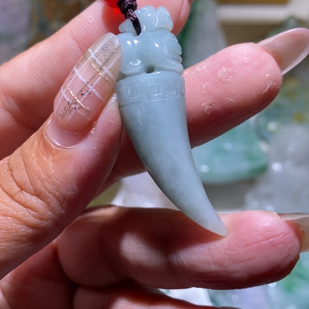【闪购商品】翡翠颈饰未镶嵌龙牙