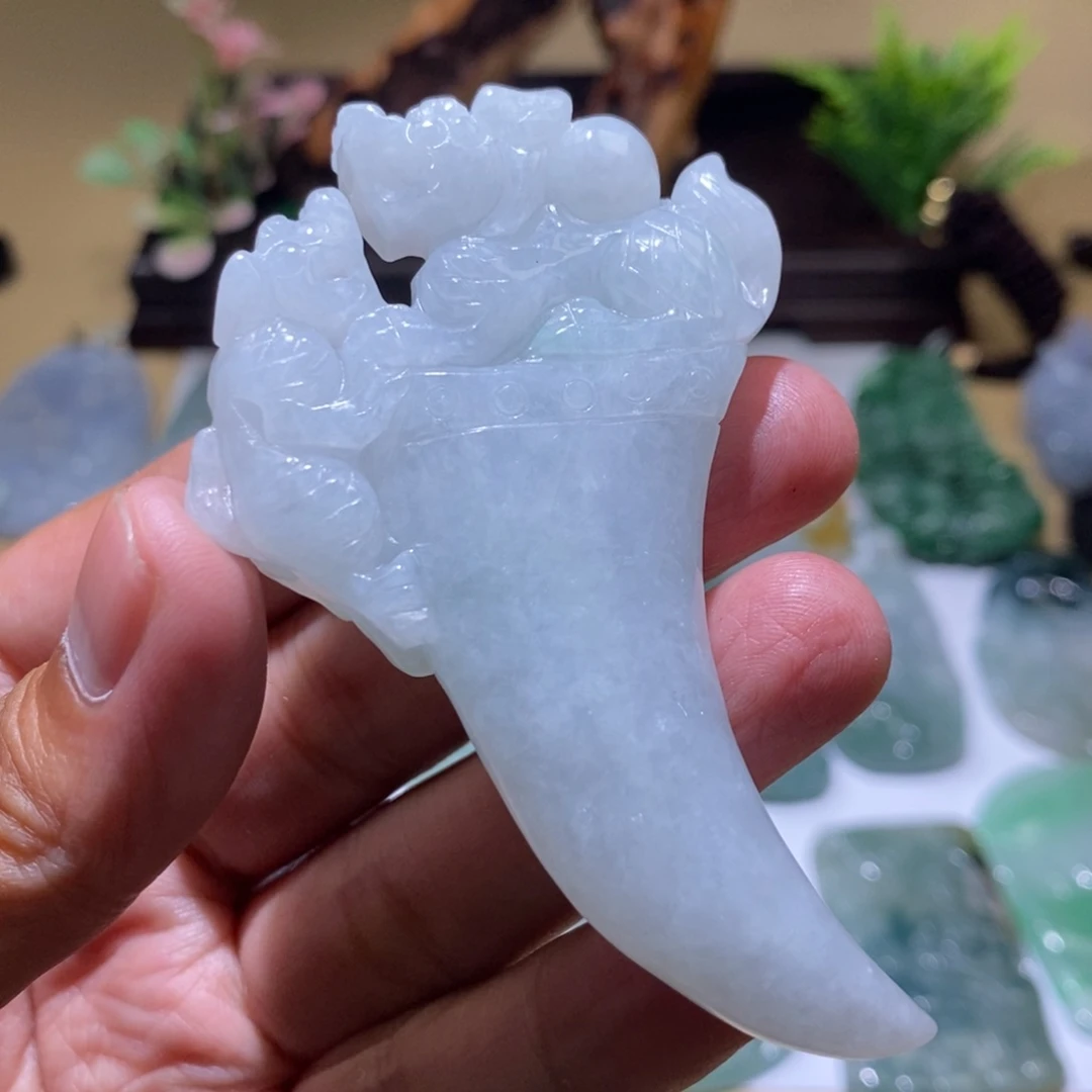 【闪购商品】翡翠颈饰未镶嵌龙牙