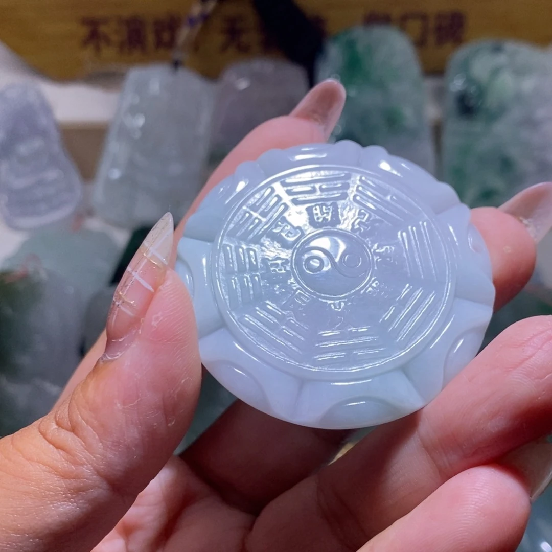 【闪购商品】翡翠颈饰未镶嵌卦