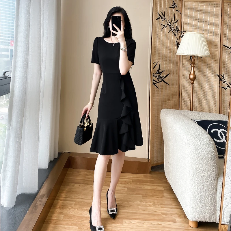 法式高级感女神范荷叶边小黑裙2025夏季新款时尚气质小个子连衣裙