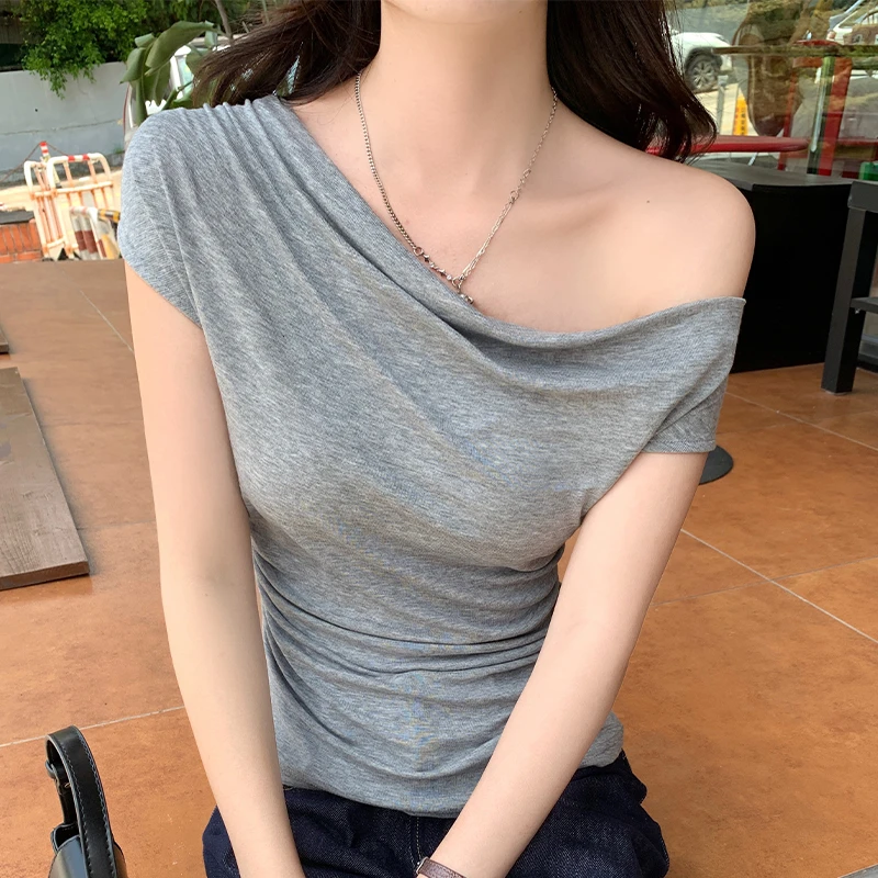 一字露肩灰色短袖t恤女夏季2025新款设计感修身短款辣妹紧身上衣