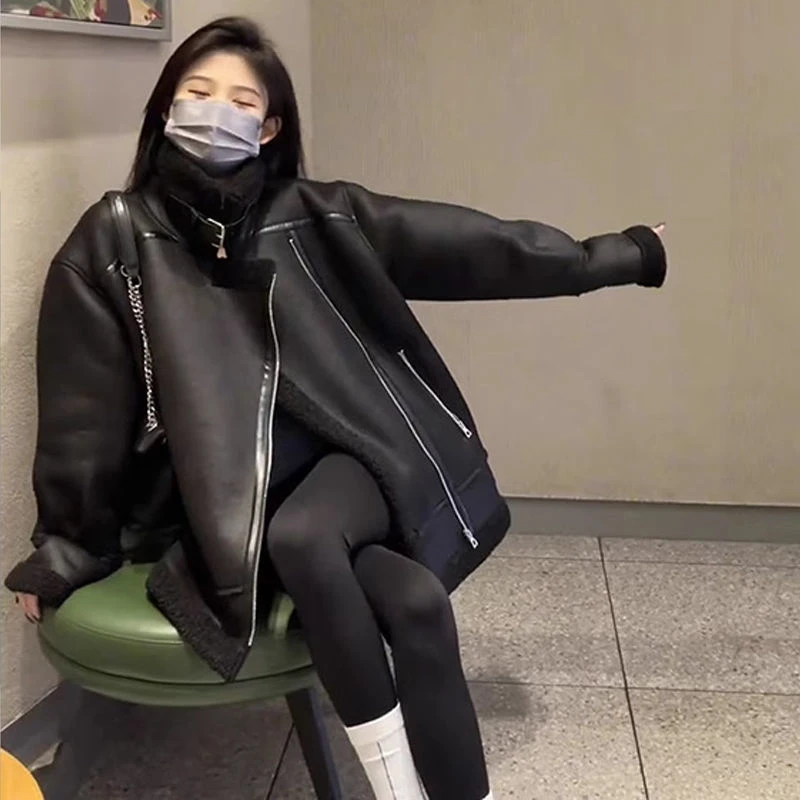 洋气加厚2023欧洲站新款爆款皮毛一体机车黑色短款外套女冬季