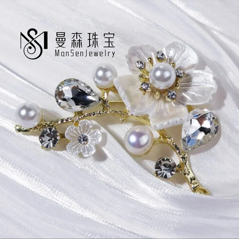 「马老师专属」天然淡水珍珠植物系时尚气质版雕刻母贝梅花胸针
