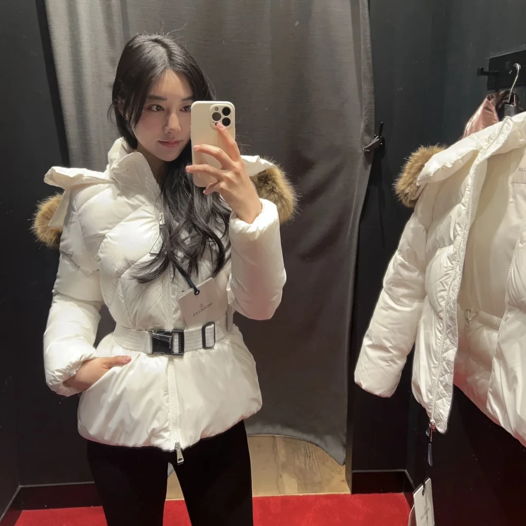 全新未使用 MONCLER Laitue 短款收腰腰带连帽毛领羽绒服
