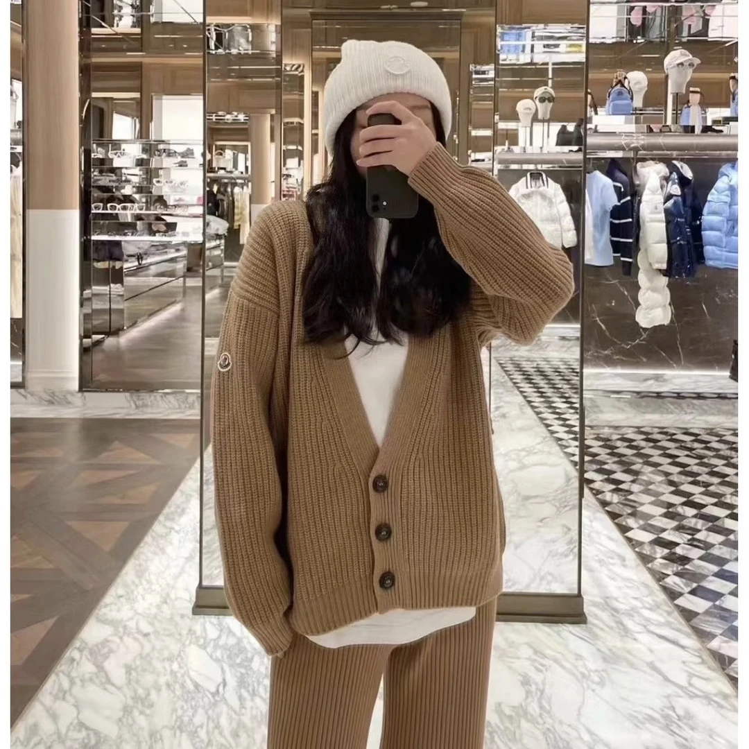 全新未使用 MONCLER 新款女士V领羊毛纽扣开衫外套