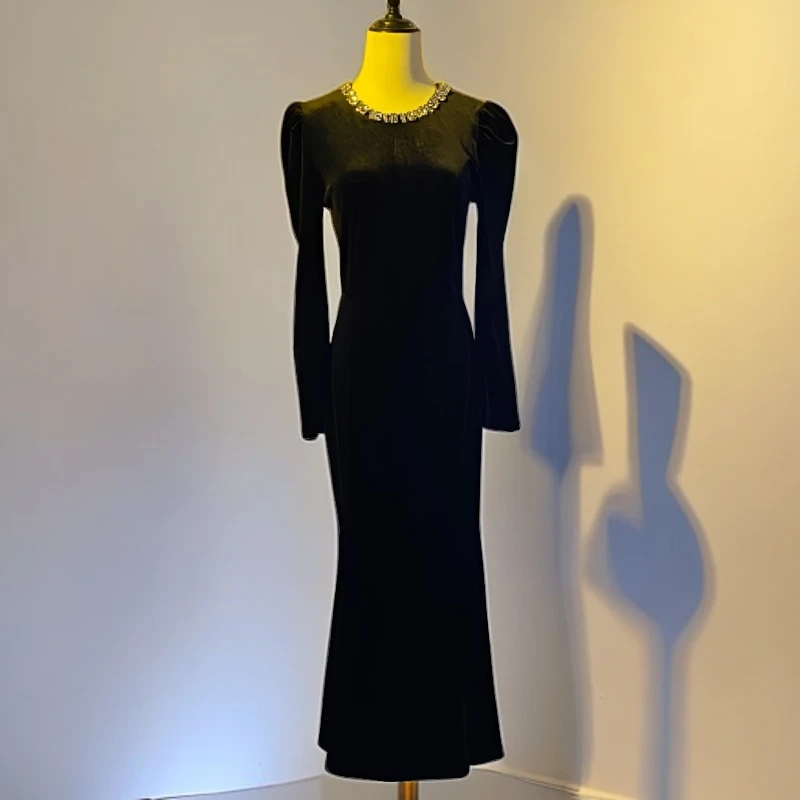 2025秋冬新款圆领带钻修身显瘦气质时尚名媛鱼尾丝绒连衣裙