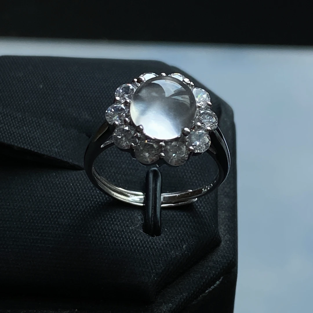 绘龄珠宝/S925银镶嵌石英质玉精美蛋面戒指气质时尚白色公主戒71.