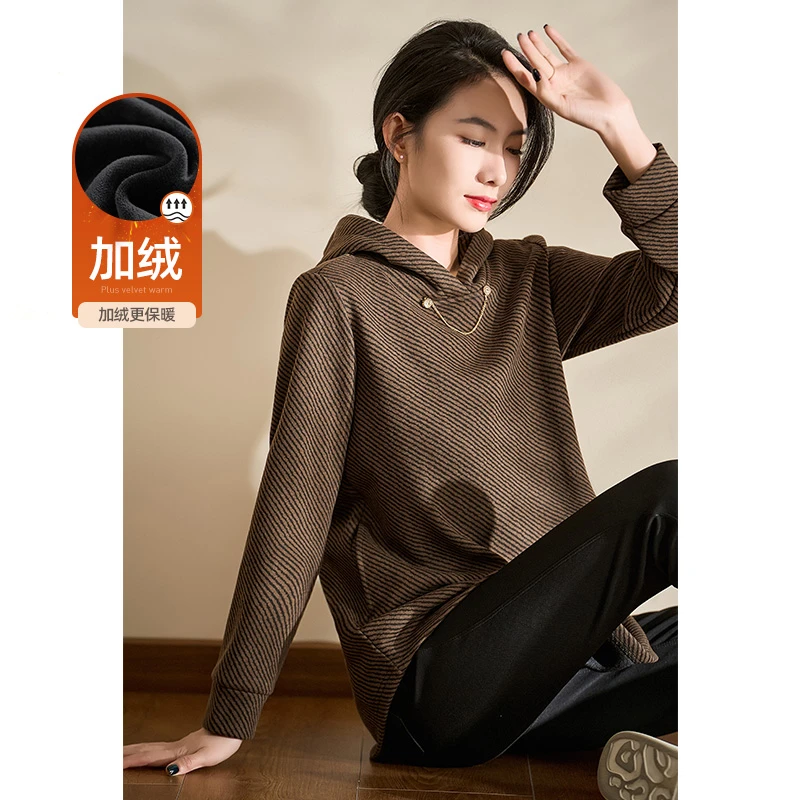 迪欧芙2024冬季新款时髦条纹加绒棕色款长袖女连帽卫衣#DSY87639