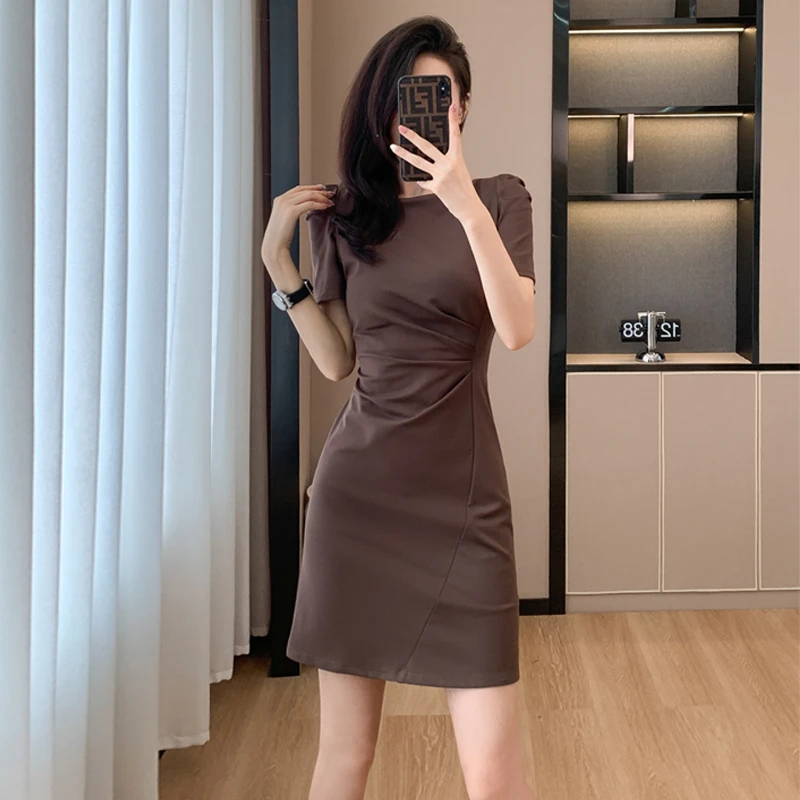 夏季时尚卡其色连衣裙女气质高级感收腰包臀法式赫本风短款裙子