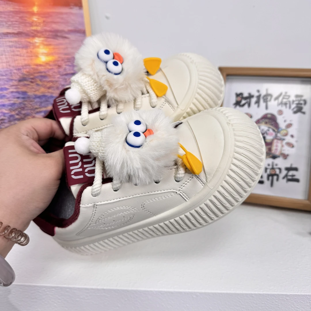 11203红色秋冬加绒休闲板鞋毛绒时尚百搭学生少女卡通平底运动鞋
