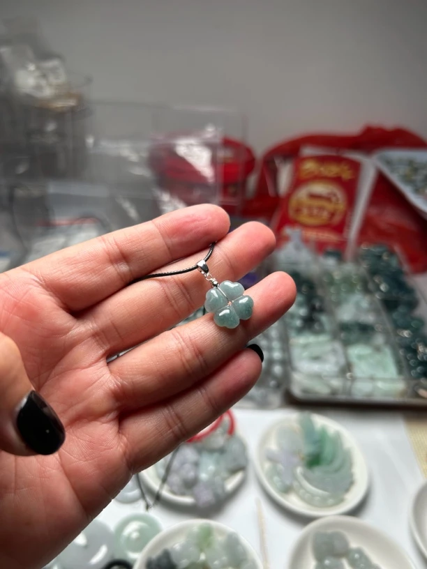 天然翡翠A货四叶草爱心吊坠