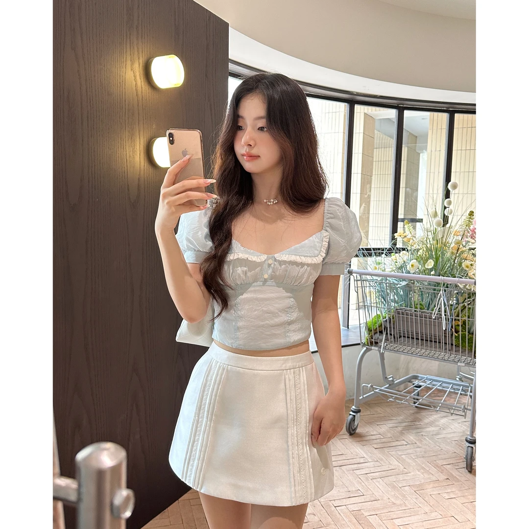 下蛋喵2025甜美减龄修身收腰纯色翻领泡泡袖木耳边打揽短款小上衣