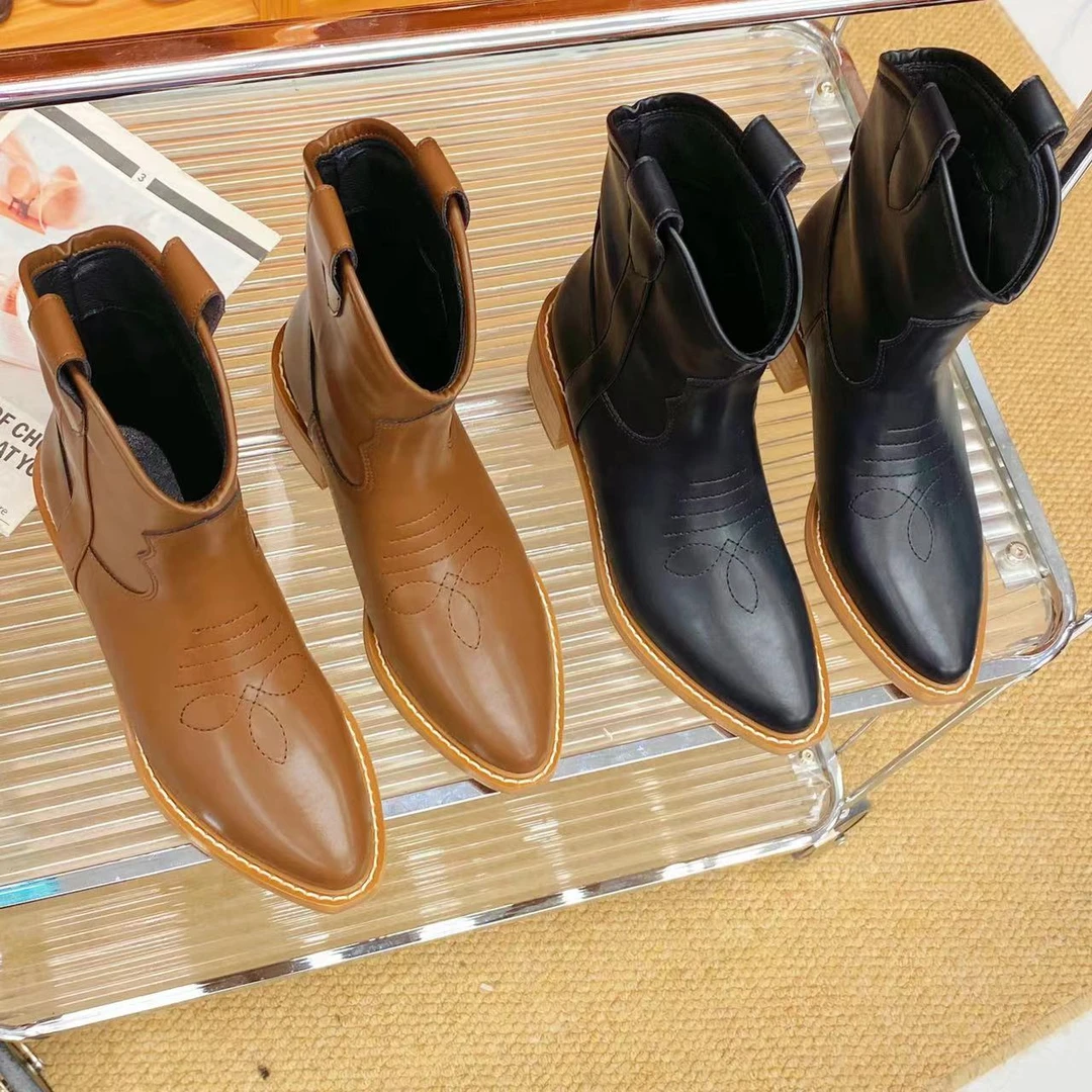 3321-6西部牛仔靴女2024秋冬新款尖头粗跟短靴复古英伦风马丁靴